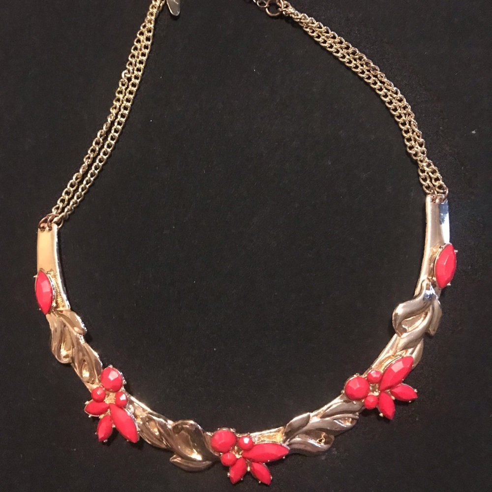 NY & Co. | Gold collar necklace red details